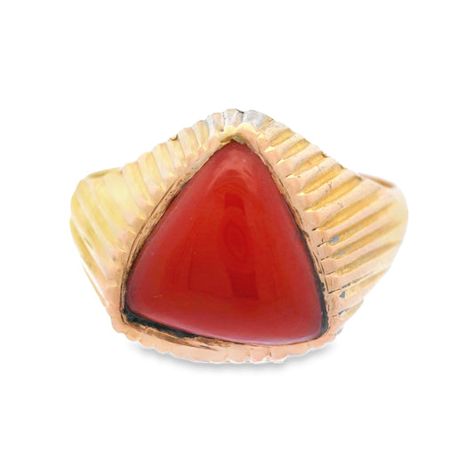 1960s 18k Yellow Gold & Natural Red Triangle Coral Cabochon MCM Ribbed Ring